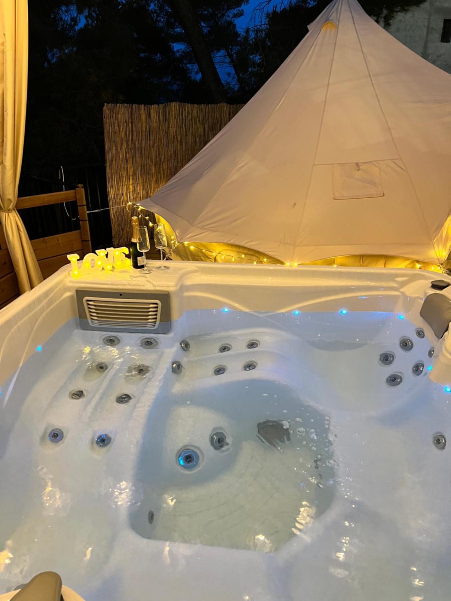 Love Room Tente Lodge Spa Mfg Chez C&C, Exclusivement Reservee Aux Adultes Cantaron Экстерьер фото