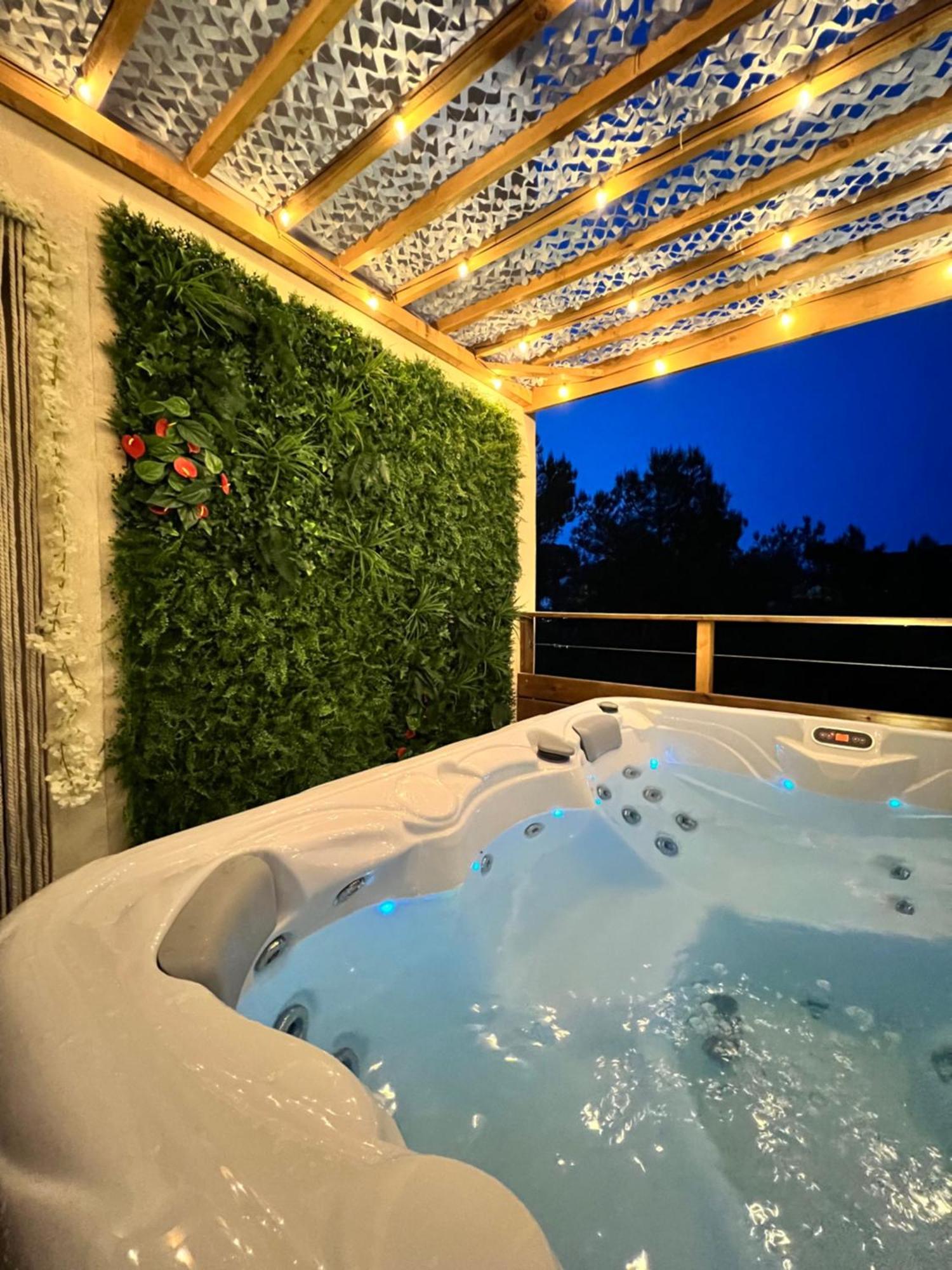 Love Room Tente Lodge Spa Mfg Chez C&C, Exclusivement Reservee Aux Adultes Cantaron Экстерьер фото