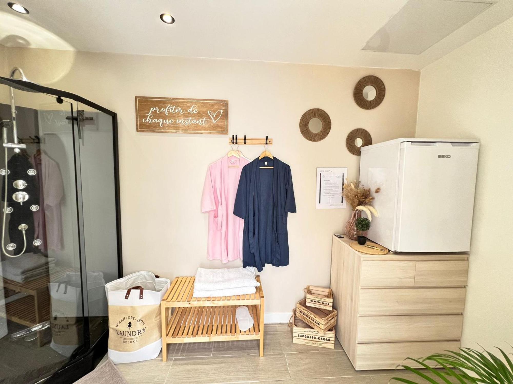 Love Room Tente Lodge Spa Mfg Chez C&C, Exclusivement Reservee Aux Adultes Cantaron Экстерьер фото